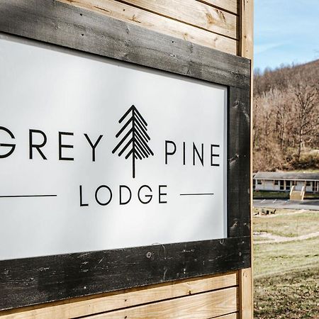 Grey Pine Lodge Waynesboro Eksteriør billede